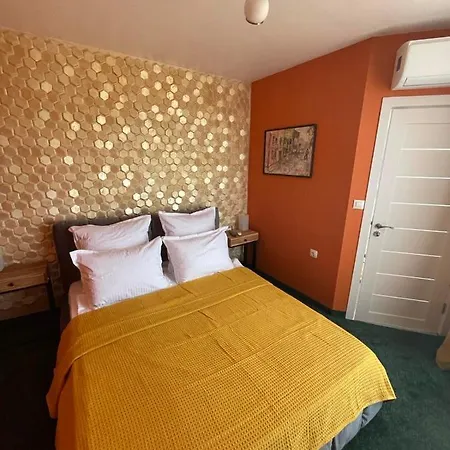 Petar Aparts Apartment *